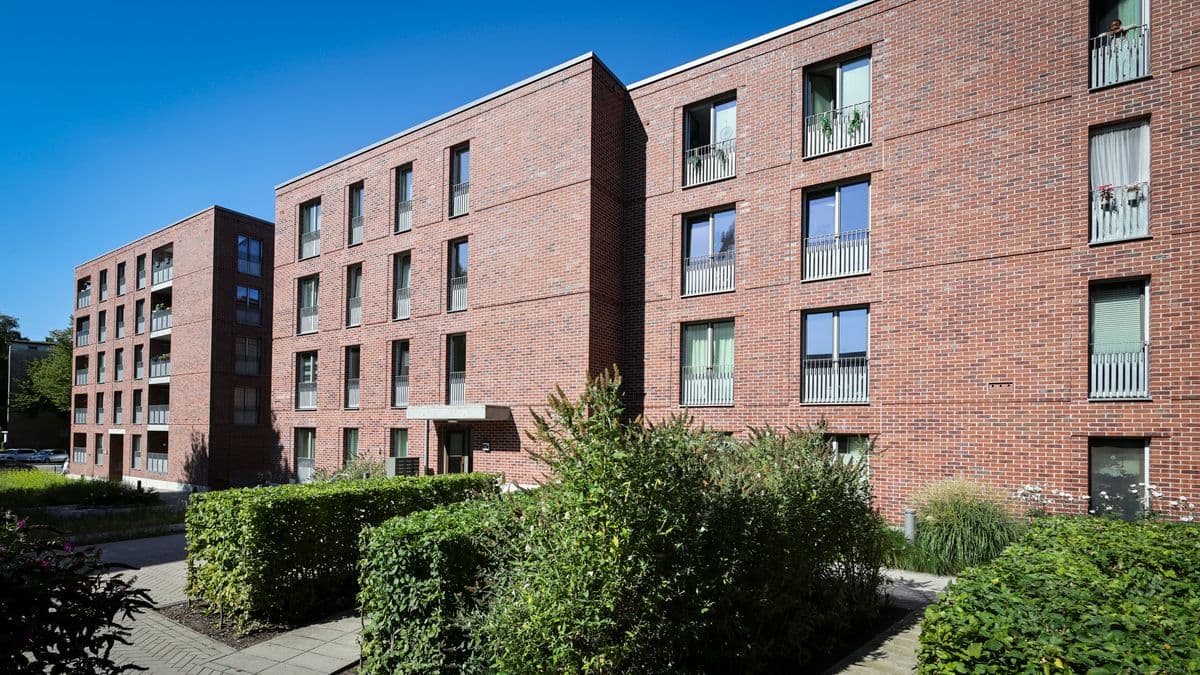 Neubauten einer Genossenschaft in Hamburg mit roter Klinkerfassade