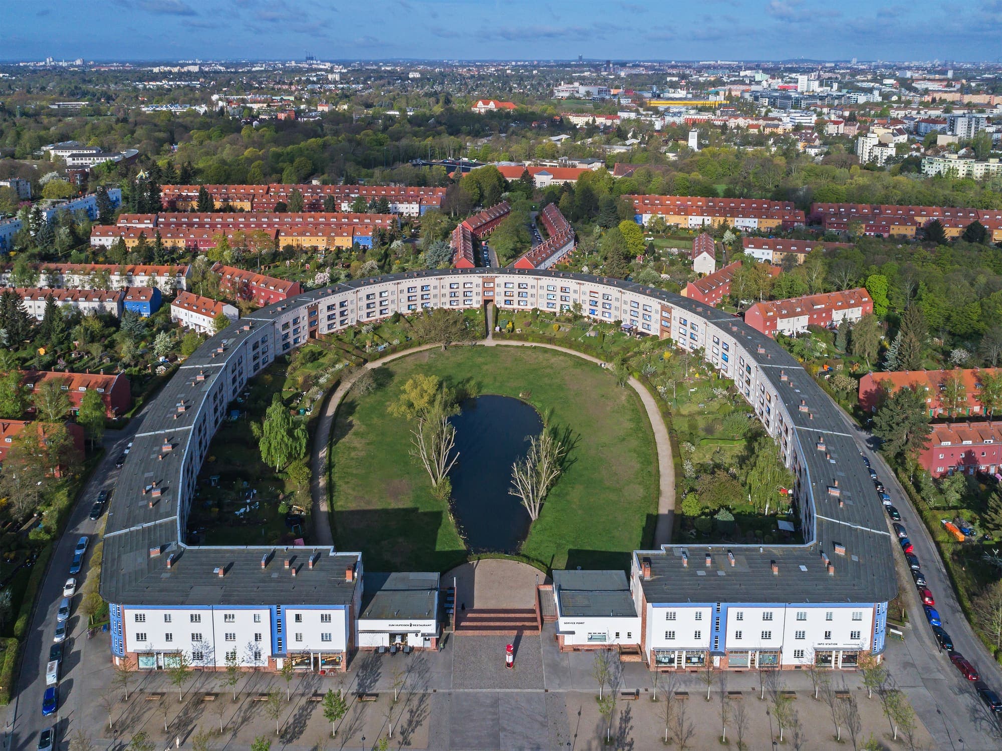 Aerial photo of the Horseshoe Estate in Berlin-Britz, a horseshoe-shaped block around a pond